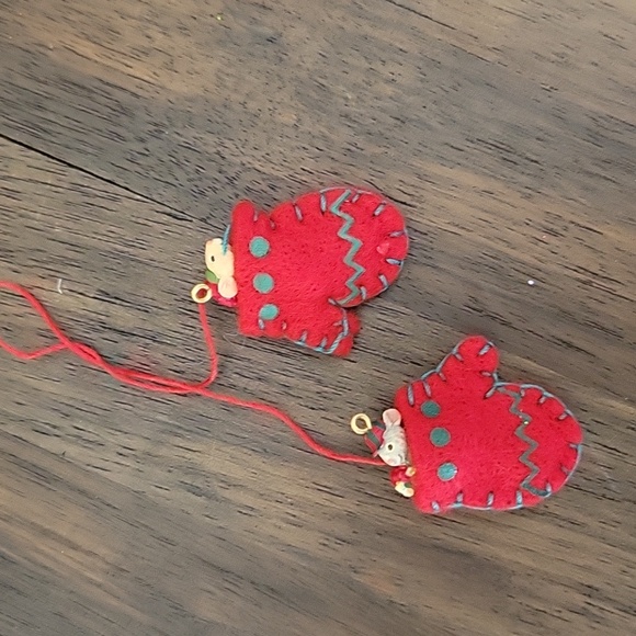 Hallmark Vintage 2003 MOUSE WARMING GIFT Miniature Ornament - Picture 2 of 5